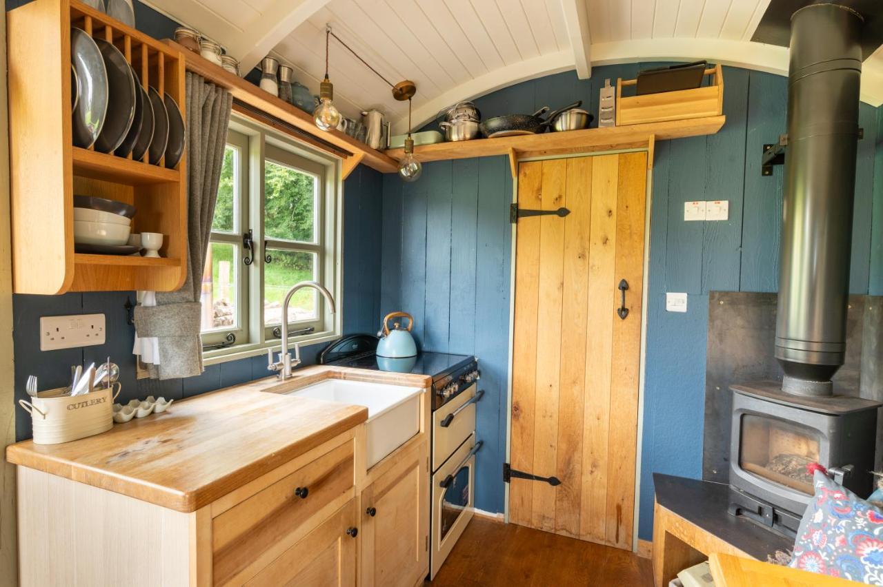 Tilbury Shepherd Huts With Hot Tubs Plus Holiday Cottages West Bagborough Экстерьер фото